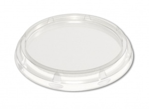 Ce couvercle transparent en APET se caractérise par son design profilé et discret avec une surface lisse et cristalline qui offre une vue dégagée sur le contenu du plateau. Ce couvercle circulaire est doté d’un bord légèrement arrondi, ajoutant une touche élégante à son apparence. Conçu avec des crans espacés uniformément autour du rebord, il affiche un style moderne et minimaliste qui s’accorde avec différents types de plateaux. La clarté du couvercle améliore la présentation des produits en permettant une visibilité complète sous tous les angles, idéal pour mettre en valeur les couleurs et textures des aliments.